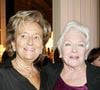 Bernadette Chirac est décédée.

Bernadette Chirac et Line Renaud lors du dîner organisé à l'hôtel Crillon pour célébrer les cinquante ans de carrière de Jean-Claude Brialy, les cent cinquante ans du Théâtre des Bouffes-Parisiens et les vingt ans de l'acteur à la tête de l'institution.
