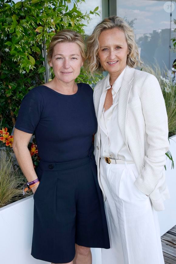 Exclusif - Anne-Élisabeth Lemoine et Caroline Roux - Déjeuner dans la loge de France Télévisions lors de la Finale Hommes des Internationaux de France de Tennis de Roland Garros 2024 - Jour 15 à Paris. Le 9 Juin 2024. 
© Bertrand Rindoff / Bestimage