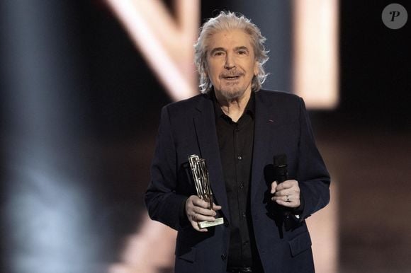 Serge Lama reçoit un prix d'honneur lors des 38e Victoires de la Musique à la Seine Musicale le 10 février 2023 à Boulogne-Billancourt, France. Photo David Niviere/Abaca