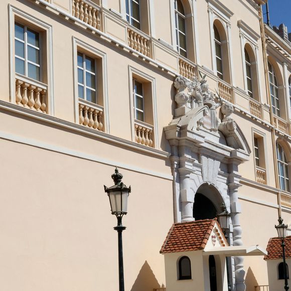 Trois bacs y accueillent des légumes et des aromates de saison, plantés avec la participation des enfants du couple princier, Jacques et Gabriella. 

Illustration du Palais Princier de Monaco, le 7 juillet 2025. © Claudia Albuquerque/Bestimage