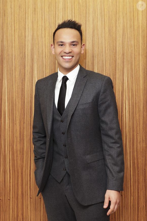 Mohamed Bouhafsi en backstage de l’émission "La grande soirée du 31 décembre de Paris" diffusée sur France 2 sur les Champs-Elysées à Paris, France, le 31 décembre 2024.  © Clovis-Tribeca/Bestimage
