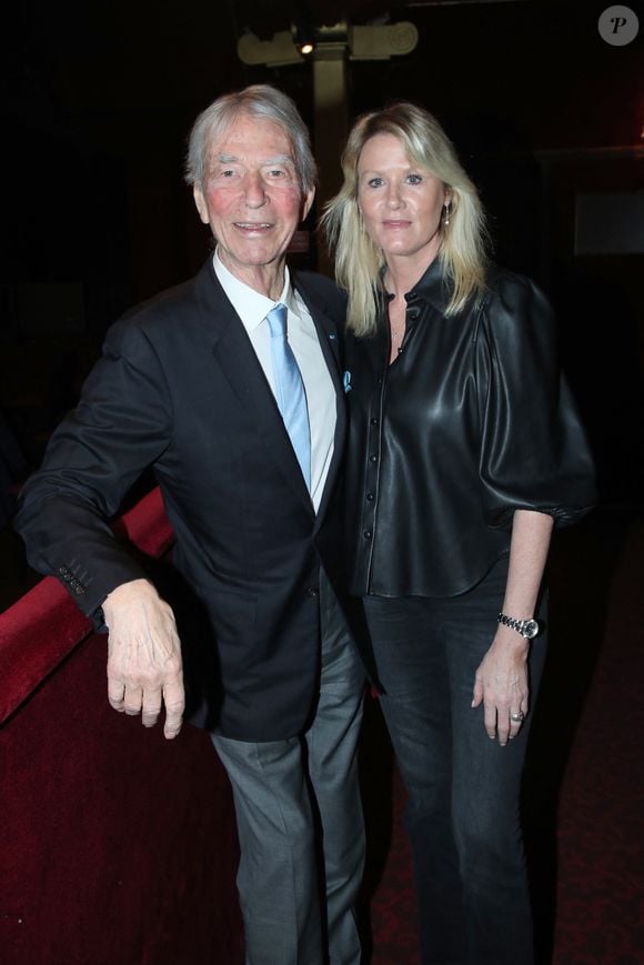 Jean-Claude Narcy et sa compagne Alice Bertheaume - Laurent Gerra fête son 57ème anniversaire sur scène devant 1400 personnes avec son spectacle " Laurent Gerra se met à table ! ", à savourer au Casino de Paris, à Paris, France, le 29 Décembre 2024. © Bertrand Rindoff / Bestimage