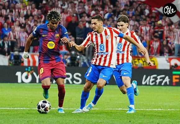 Lamine YamaL du FC Barcelone et 6 Koke de l'Atlético Madrid lors du match retour des quarts de finale de la Ligue des champions de l'UEFA opposant l'Atlético Madrid au FC Barcelone, le 14 avril 2026 au stade Riyadh Air Metropolitano en Espagne - Photo : Laurent Lairys
