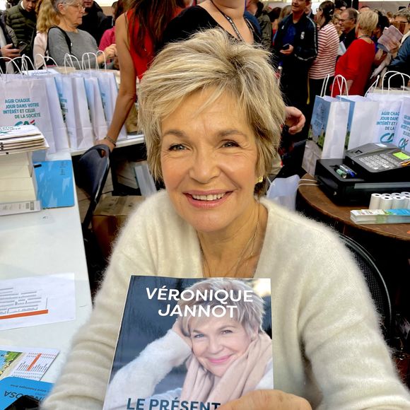 Véronique Jannot lors de la 41ème Foire du Livre de Brive dans La Halle Brassens, à Brive-la-Gaillarde, le 11 novembre 2023. 

Photo : Fabien Faure / Bestimage