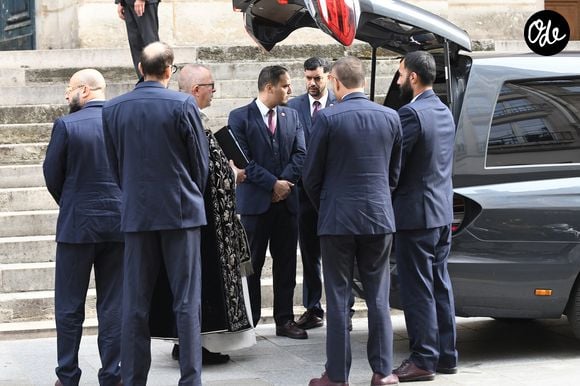 La comédienne, qui l’avait accompagné jusqu’à ses derniers instants à Namur, avait témoigné de son soulagement au moment de sa disparition.

Exclusif - Obsèques d'Arnaud Denis en l'Eglise Saint Roch à Paris, le 1er octobre 2026.
