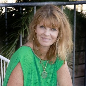 Elle se réfugie régulièrement à Opio, petit village des hauteurs cannoises.

Gwendoline Hamon au photocall de "Maman ne me laisse pas m'endormir" lors de la 24ème édition du Festival de la Fiction TV de la Rochelle, le 15 septembre 2022. © Christophe Aubert via Bestimage