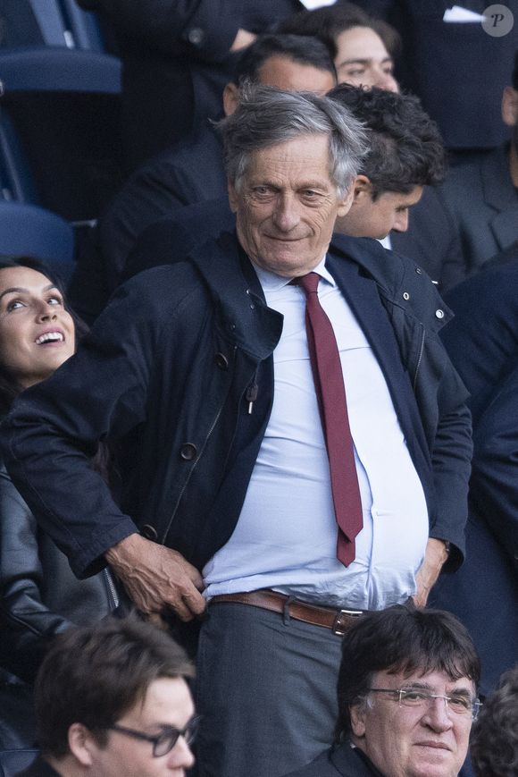 Nicolas de Tavernost - Célébrités dans les tribunes lors du match retour de la Ligue Des Champions 2024-2025 (LDC) "PSG - Arsenal" (2-1) au Parc des Princes à Paris le 7 mai 2025. © Cyril Moreau/Bestimage