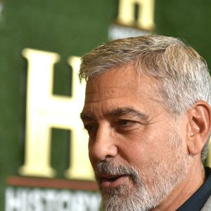 Son patrimoine provient de sa carrière au cinéma, au théâtre et de nombreux contrats publicitaires.

George Clooney au photocall de la soirée "HISTORYTalks 2022: Your Place in History" dans le DAR Constitution Hall de la Maison Blanche à Washington DC, le 24 septembre 2022.
Photo Press Service / BESTIMAGE