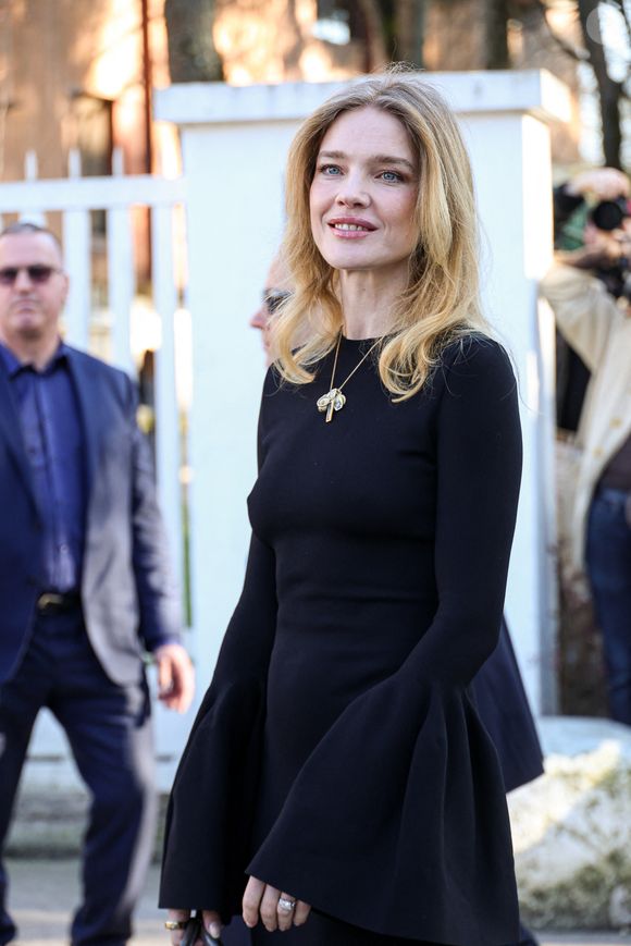 Natalia Vodianova aux arrivées au défilé Stella McCartney Collection Femme Prêt-à-Porter Automne/Hiver 2026-2027 lors de la Fashion Week de Paris (PFW) au Grand Manège Jean Caucanas, à Paris, France, le 4 mars 2026. © Denis Guignebourg/Bestimage