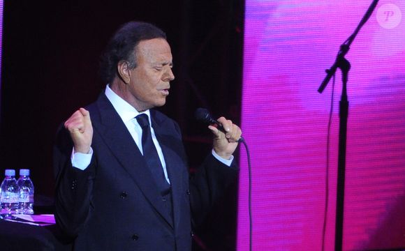 Julio Iglesias etait en concert au palais du Kremlin a Moscou. Le 14 mars 2013. ITAR TASS / BESTIMAGE