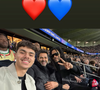 En effet, Jamel Debbouze et le jeune Léon ont eu le privilège de vivre l'intégralité du match installés juste à côté de l'immense star internationale du rock, Lenny Kravitz. 

Jamel Debbouze en tribunes du parc des Princes pour voir le match PSG-FC Barcelone