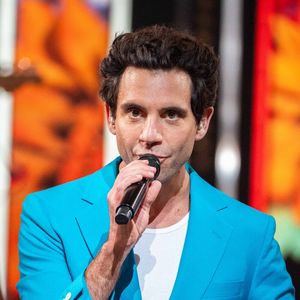 Mika lors du Téléthon 2024, à Saint Denis, près de Paris, France, le 29 novembre 2024. Photo par Alexis Jumeau/ABACAPRESS.COM