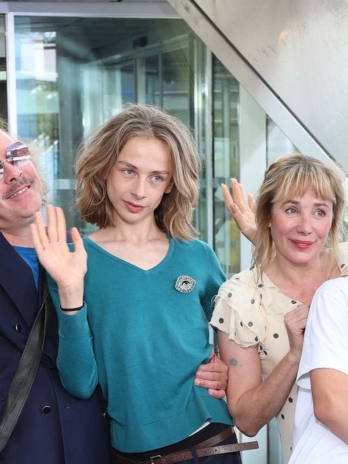 À l'ouest de Paris, Philippe Katerine et Julie Depardieu élèvent leurs deux fils dans un lieu pas comme les autres