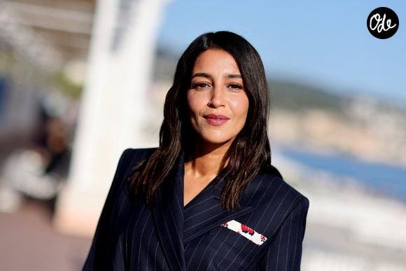 Elle brille mais elle n'est pas la seule de son couple

Leïla Bekhti - Photocall du film "Changer l'eau des fleurs" réalisé par J.-Pierre Jeunet d'après le roman de V.Perrin dans le cadre de la 8ème édition du Festival Ciné Roman à Nice le 28 Septembre 2026. © Jacovides-Bebert/Bestimage