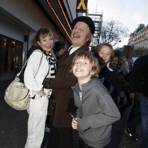 Exclusif - Philippe Katerine, Julie Depardieu et leurs enfants - Arrivées à la première du film Astérix et Obélix "L'Empire du Milieu" au cinéma Le Grand Rex à Paris le 15 janvier 2023. Agence / Bestimage