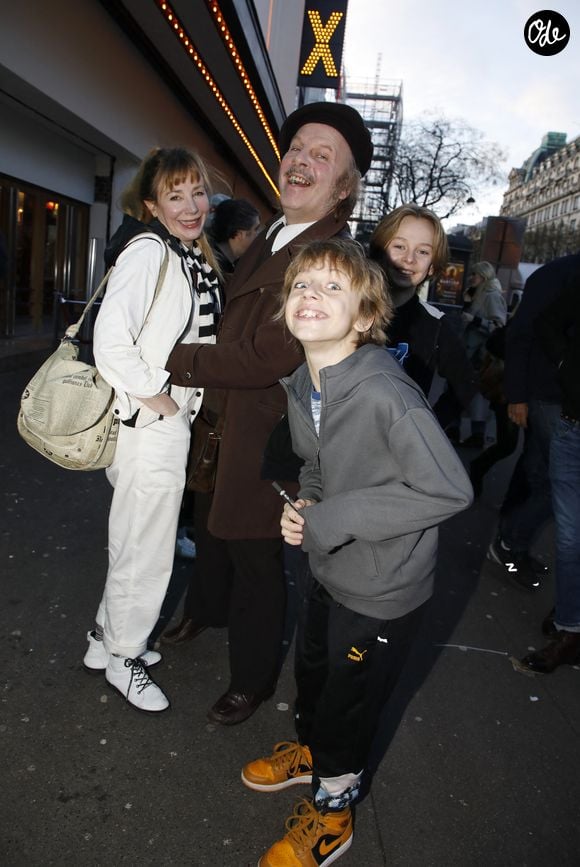 Exclusif - Philippe Katerine, Julie Depardieu et leurs enfants -  Arrivées à la première du film Astérix et Obélix "L'Empire du Milieu" au cinéma Le Grand Rex à Paris le 15 janvier 2023. Agence / Bestimage