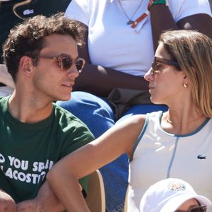 Théo Curin et sa compagne Marie-Camille Fabas - Célébrités dans les tribunes de la finale homme des Internationaux de France de tennis de Roland Garros 2024 à Paris le 9 juin 2024. © Jacovides-Moreau/Bestimage