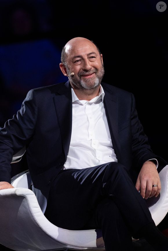 Kad Merad lors de l'enregistrement de l'émission "La chanson secrète N°14", présentée par Nikos Aliagas et diffusée le 26 décembre sur TF1, à Paris le 9 décembre 2025. © Jacovides-Moreau/Bestimage