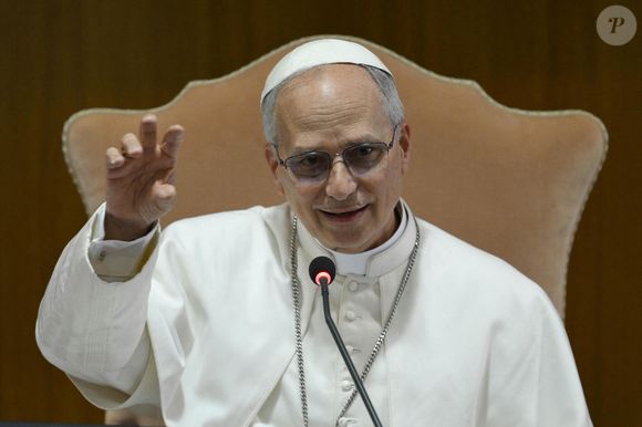 10 mai 2025, Cité du Vatican, VILLE DU VATICAN : Le Pape Léon XIV lors d'une réunion avec les cardinaux, Cité du Vatican, 10 mai 2025. Le cardinal Robert Francis Prevost a été élu pour devenir le pape Léon XIV par le conclave au Vatican le 8 mai 2025.