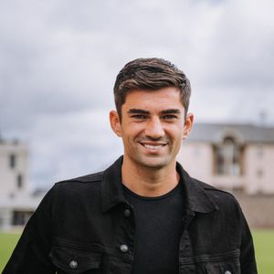 Conférence de presse d'Enzo Zidane, milieu de terrain de 26 ans, fils aîné de Zizou, pour officialiser son arrivée en Ligue 2 BKT dans le club de football de Rodez Aveyron, dont son père est actionnaire depuis 2012. Rodez, France, le 30 juin 2021. Photo Tourneret/ANDBZ/ABACAPRESS.COM
