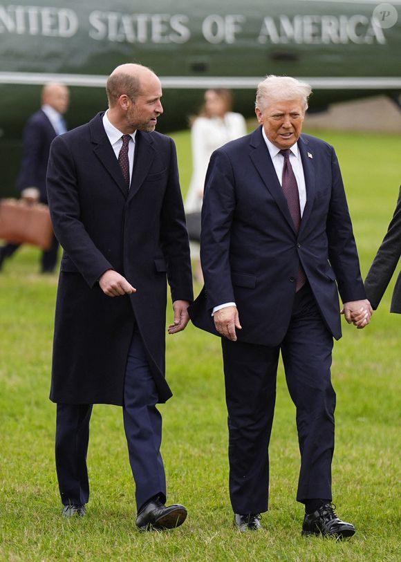 Pour cette occasion spéciale, la famille royale avait opté pour des tenues élégantes. 

Le prince de Galles (à gauche) reçoit le président américain Donald Trump au château de Windsor, dans le Berkshire, en Angleterre, le 17 septembre 2025, au premier jour de sa deuxième visite d'État au Royaume-Uni.  ©Chown Aaron/PA Photos/ABACA