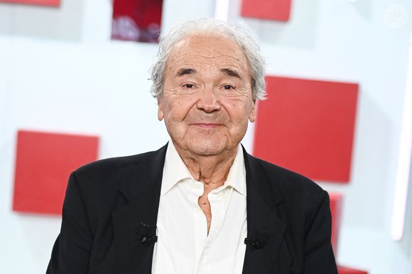 Le couple venait de fêter ses 63 ans de mariage en 2025. 

Pierre Perret lors de l'enregistrement de l'émission Vivement Dimanche, au studio Rive gauche, à Paris, France, le 22 octobre 2025, présentée par M.Drucker, diffusée sur France 3 le 16 novembre 2025. © Guillaume Gaffiot/Bestimage
