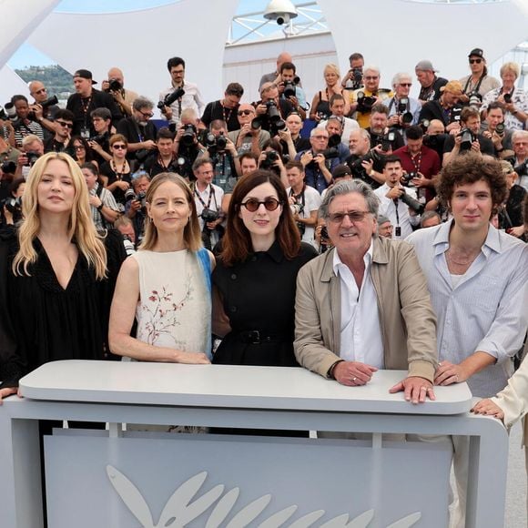 Virginie Efira, Jodie Foster, Rebecca Zlotowski, Daniel Auteuil, Vincent Lacoste, et Anne Berest au photocall du film "Vie Privée" lors du 78ème Festival International du Film de Cannes, au Palais des Festivals à Cannes, France, le 21 mai 2025. © Jacovides-Moreau/Bestimage