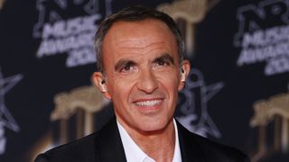 Nikos Aliagas : Ce jour où le garde du corps d'une célèbre chanteuse l’a expulsé de sa propre loge, "on a failli en venir aux mains"