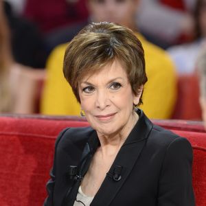 Dans cet ouvrage, il revient sur la maladie, les derniers moments de son épouse et son deuil.

Catherine Laborde lors de l'émission "Vivement Dimanche" à Paris le 10 février 2016.

© Coadic Guirec/Bestimage