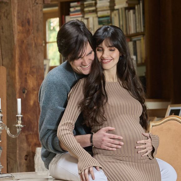 Alain-Fabien Delon et sa compagne Laura sont parents depuis quelques heures
Exclusif - Alain-Fabien Delon et sa compagne Laura (enceinte) à Douchy

© Cyril Moreau / Bestimage