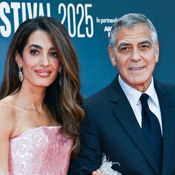 Amal Clooney et George Clooney assistent à la première de "Jay Kelly" dans le cadre du BFI London Film Festival à Londres, Angleterre, le 10 octobre 2025. Photo par Aurore Marechal/ABACAPRESS.COM