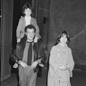 Nathalie Baye en couple avec Philippe Léotard : Il a plaqué femme et enfants par amour pour elle
Bestimage