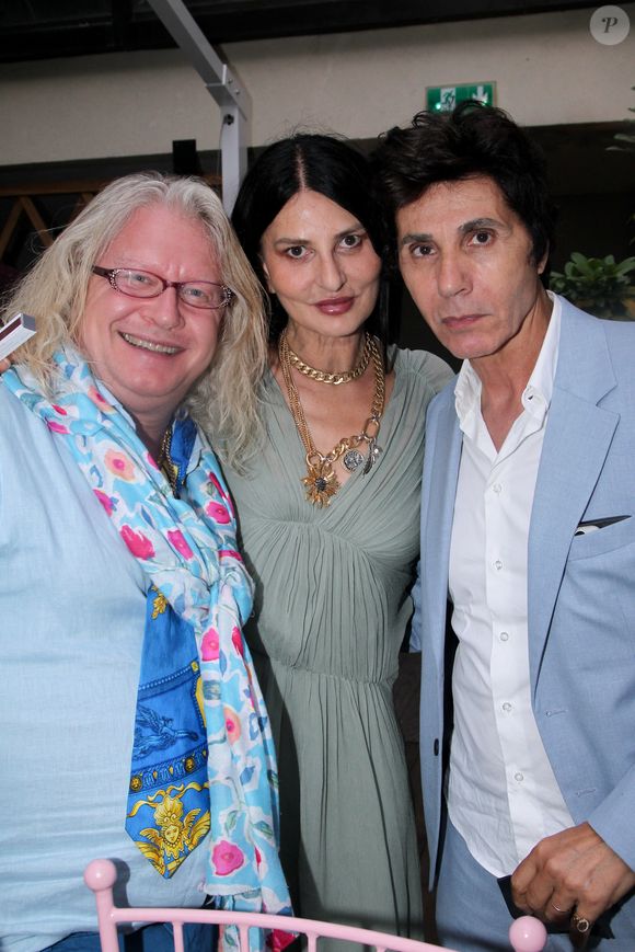 Pierre-Jean Chalençon, Sylvie Ortega Munos, Jean-Luc Lahaye - Vin d'honneur du mariage de Jean-Luc Lahaye et Paola au restaurant festif et bar à cocktails "Frivole, 8 rue Jean Goujon à Paris le 2 juillet 2025. © Philippe Baldini/ Bestimage