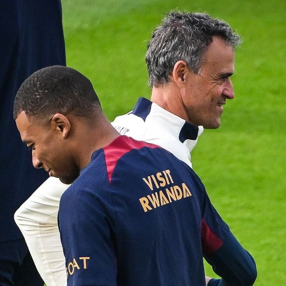 “On doit se concentrer sur la Coupe du Monde des Clubs et améliorer notre jeu”, conclut-il

Kylian Mbappé et Luis Enrique avec le Paris Saint-Germain à Poissy, France. (Credit Image: ©  Matthieu Mirville/ZUMA Press Wire)