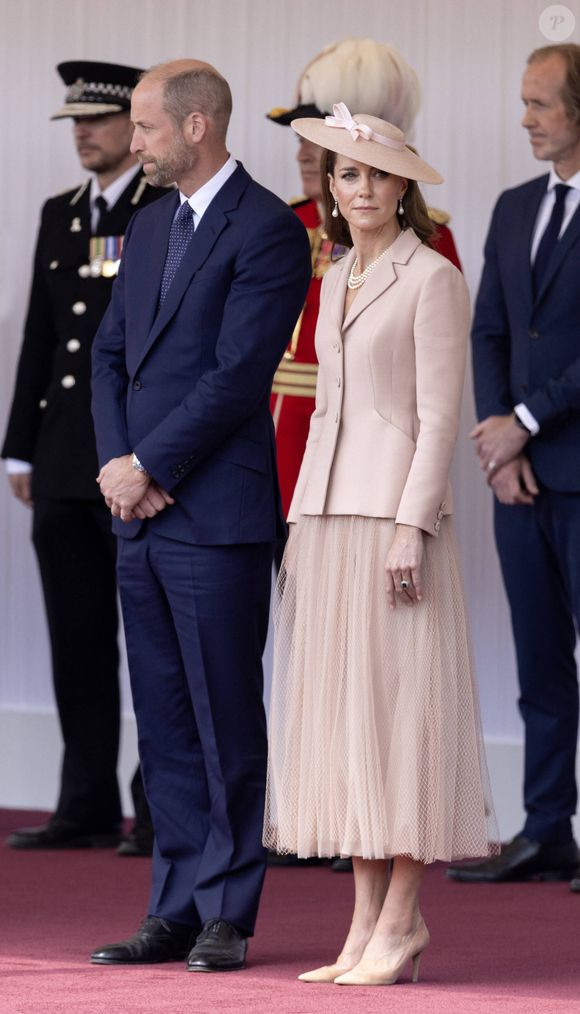 Reste à savoir si cette histoire s'est réellement passée comme elle a été décrite dans la presse.
Le prince William (Le prince William, prince de Galles), la princesse Catherine (Catherine "Kate" Middleton, princesse de Galles), Visite d'État du couple présidentiel français en Grande-Bretagne, Jour 1, à Windsor, Berkshire, Grande-Bretagne, 8 juillet 2025.
©Dana Press / Bestimage