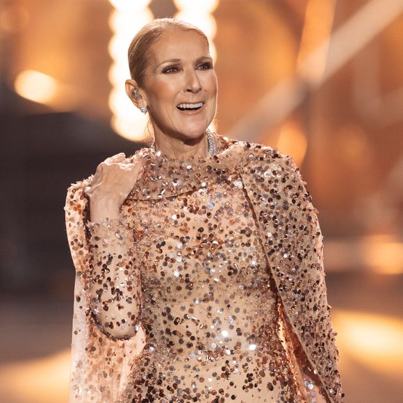 A l'occasion du retour en musique de Céline Dion, il s'est associé à son fils

Concert de Céline Dion au défilé anniversaire Elie Saab "1001 Seasons of Elie Saab" à l'espace "The Venue" à Riyad, Arabie saoudite le 13 novembre 2024.
Céline Dion fait son grand retour sur sène depuis son éloignement du public à l’événement “1001 Seasons of Elie Saab”, organisé le 13 novembre 2024 à l’espace The Venue à Riyad. © Tiziano Da Silva / Bestimage