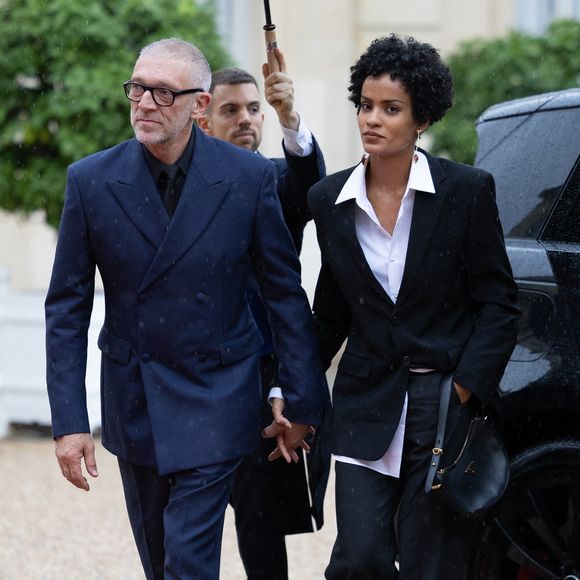 L'acteur français Vincent Cassel et sa compagne, la mannequin australo-brésilienne Narah Baptista, arrivent à l'Élysée avant un dîner d'État réunissant les présidents français et brésilien à Paris, le 5 juin 2025. 

Photo de Raphaël Lafargue/ABACAPRESS.COM