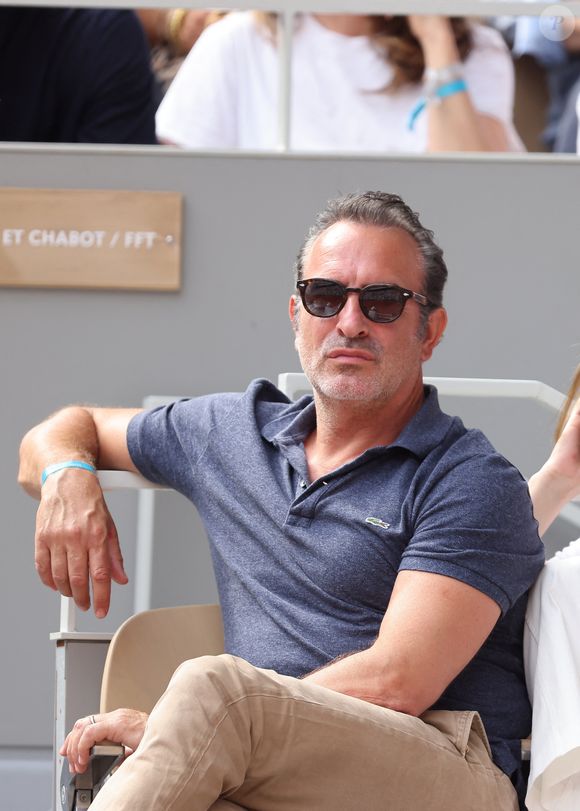 Jean Dujardin en tribunes des Internationaux de France de tennis de Roland Garros 2023 à Paris le 11 juin 2023. © Jacovides-Moreau/Bestimage