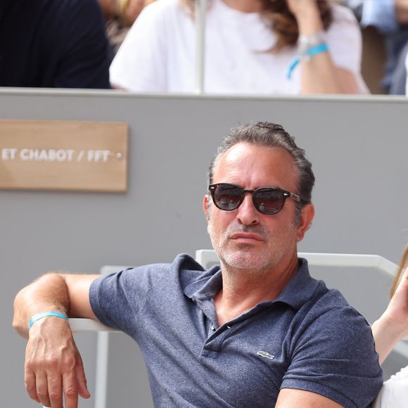 Jean Dujardin en tribunes des Internationaux de France de tennis de Roland Garros 2023 à Paris le 11 juin 2023. © Jacovides-Moreau/Bestimage