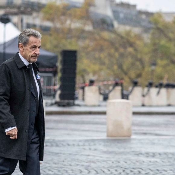 Le président Emmanuel Macron et les membres du gouvernement lors du dépôt de gerbe à l'Arc de Triomphe à Paris ; commémoration du 106ème anniversaire de l'armistice de 1918.
Le 11 novembre 2024.

© Eliot Blondet / Pool / Bestimage