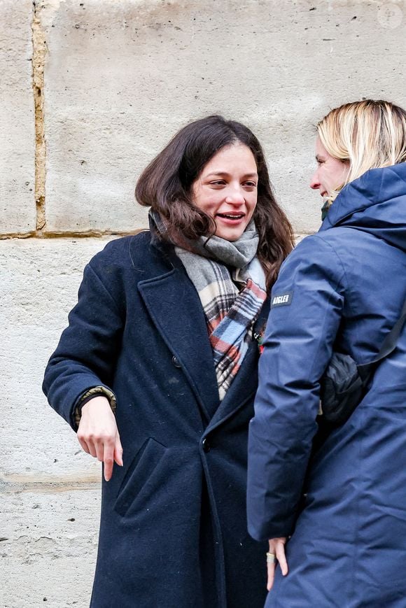 Gabrièle Laborde, une des filles de la défunte - Arrivées aux obsèques de C.Laborde en l’église Saint-Roch à Paris, le 6 février 2025. Décédée le 28 janvier 2025 à l'âge de 73 ans, l'ancienne présentatrice météo de TF1 (1988 - 2017) était atteinte de la maladie neurodégénérative à corps de Lewy. 
© Jacovides - Moreau / Bestimage
