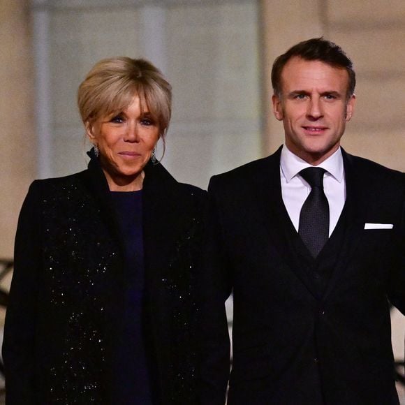 En 2017 lorsque son époux Emmanuel Macron est devenu le 8ème président de la Vème République, elle est ainsi devenue la Première dame de France. Un rôle qui n'est pas toujours facile à assumer...

Le président Emmanuel Macron et sa femme Brigitte Macron arrivant au dîner d'état donné en l'honneur du couple présidentiel d'Angola au palais de l'Elysée à Paris le 17 janvier 2025.

© Christian Liewig / Bestimage