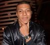 Il vient d'ailleurs de dévoiler une toute nouvelle collaboration exclusive et sur-mesure avec cette enseigne de luxe.

Info du 29/07/2024 ( Kylian Mbappé devient actionnaire majoritaire du SM Caen et devient à 25 ans l'un des plus jeunes propriétaires de club professionnel de football en Europe) - Kylian Mbappé - People à la soirée "Hublot loves Art" par la marque Hublot à la Fondation Louis Vuitton à Paris. Le 16 décembre 2019
© Veeren / Bestimage
