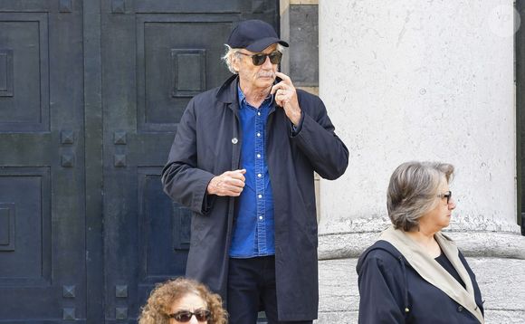 Pour parfaire ses journées, ce marcheur insatiable aime déambuler à vélo sur les voies sur berge ou se laisser porter au hasard par les lignes de bus parisiennes jusqu'à leur terminus.

Patrick Chesnais - Les obsèques de Maurice Bénichou à la Coupole du Père Lachaise à Paris, le 20 juin 2019.

©Bestimage