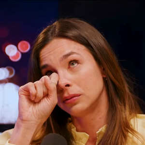 La jeune femme a confié que sa famille et son compagnon lui avaient terriblement manqué durant ses années de surmenage professionnel.

J'avais tout pour être heureuse... Et mon corps a lâché, avec Marine Lorphelin (Miss France) - Les Lueurs sur YouTube