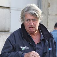 Olivier de Kersauson n'aime en rien Paris : sa vie entre la Polynésie et la Bretagne où il possède un beau manoir