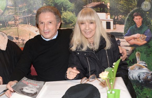 Exclusif - Michel Drucker et sa femme Dany Saval - Mylène Demongeot (présidente du comité d'honneur du refuge de l'Arche de Chateau-Gontier) a reçu en exclusivité Michel Drucker et sa femme Dany Saval au refuge de l'Arche à Château-Gontier à l'occasion du deuxième week-end de la protection animale le 1er mai 2015.
Bestimage