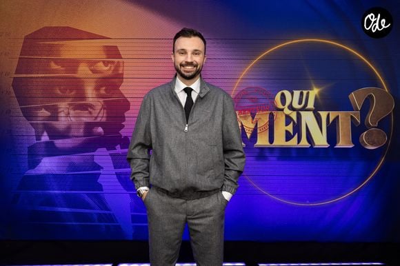 Exclusif - Tom Villa en backstage de l'enregistrement de l'émission "Qui Ment?" présentée par B.Guillon et diffusée le 20 août 2026 sur France 2, à Saint-Denis, Seine Daint-Denis, France, le 24 novembre 2025. © Jeremy Melloul/Bestimage