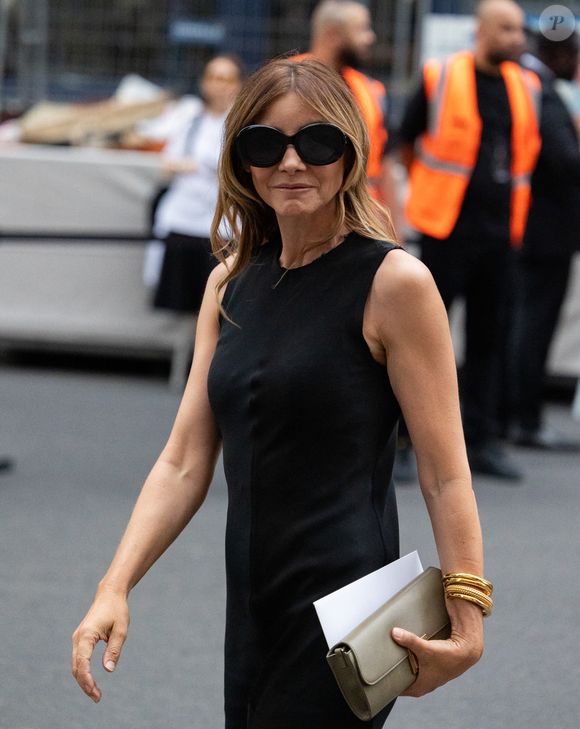 Clotilde Courau - Les célébrités au défilé AMI "Collection Homme Prêt-à-Porter Printemps/Eté 2026" lors de la Fashion Week de Paris, le 25 juin 2025

© Thibault Duboucher / Bestimage