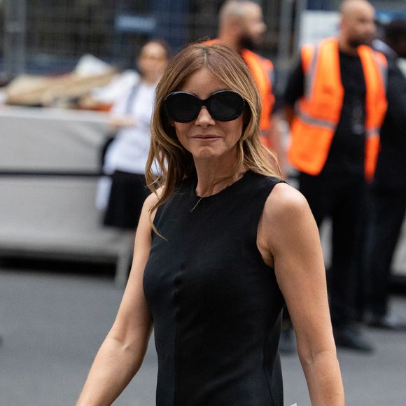 Clotilde Courau - Les célébrités au défilé AMI "Collection Homme Prêt-à-Porter Printemps/Eté 2026" lors de la Fashion Week de Paris, le 25 juin 2025

© Thibault Duboucher / Bestimage